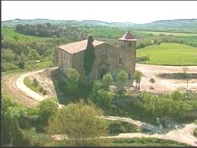 Santuario de la Santa Duda con el pueblo de Ivorra al fondo